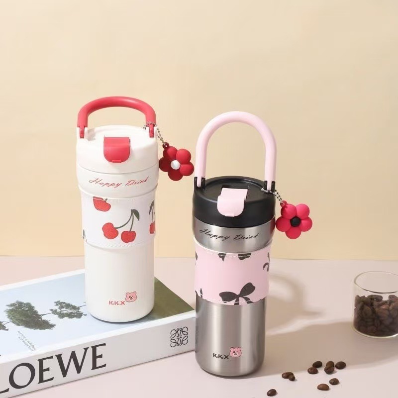 Light luxury hand-held water cup, 316 stainless steel insulated cup, high appearance level, outdoor large-capacity coffee cup for girls, travel cup Application Scenario