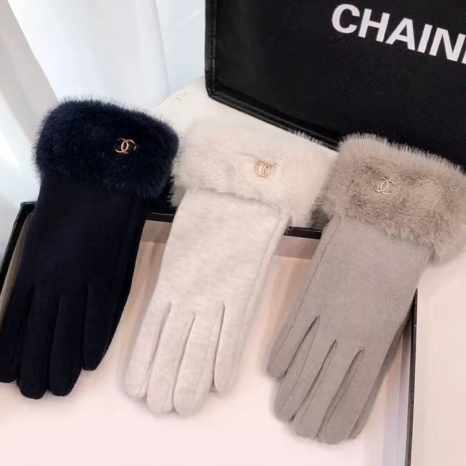 Cashmere fleece gloves are fashionable and popular. Cashmere warm and cold-proof gloves are trendy and versatile. Autumn and winter women's gloves