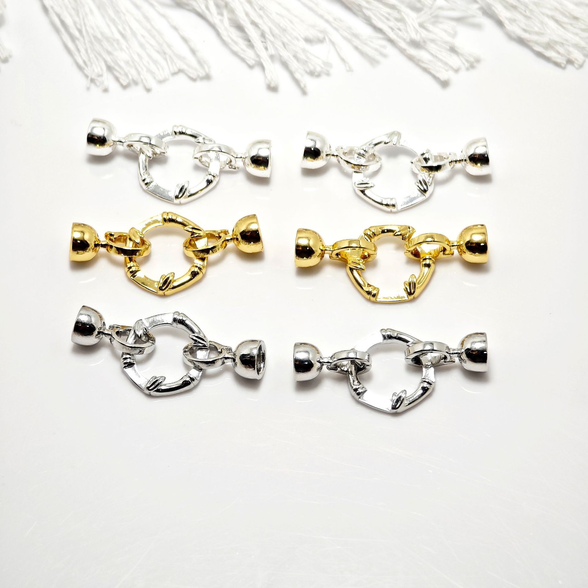 Pearl necklace buckle, 8-shaped buckle, handcrafted end buckle, connecting buckle, mother-and-child buckle, sweater chain, universal buckle, DIY accessories Application Scenario