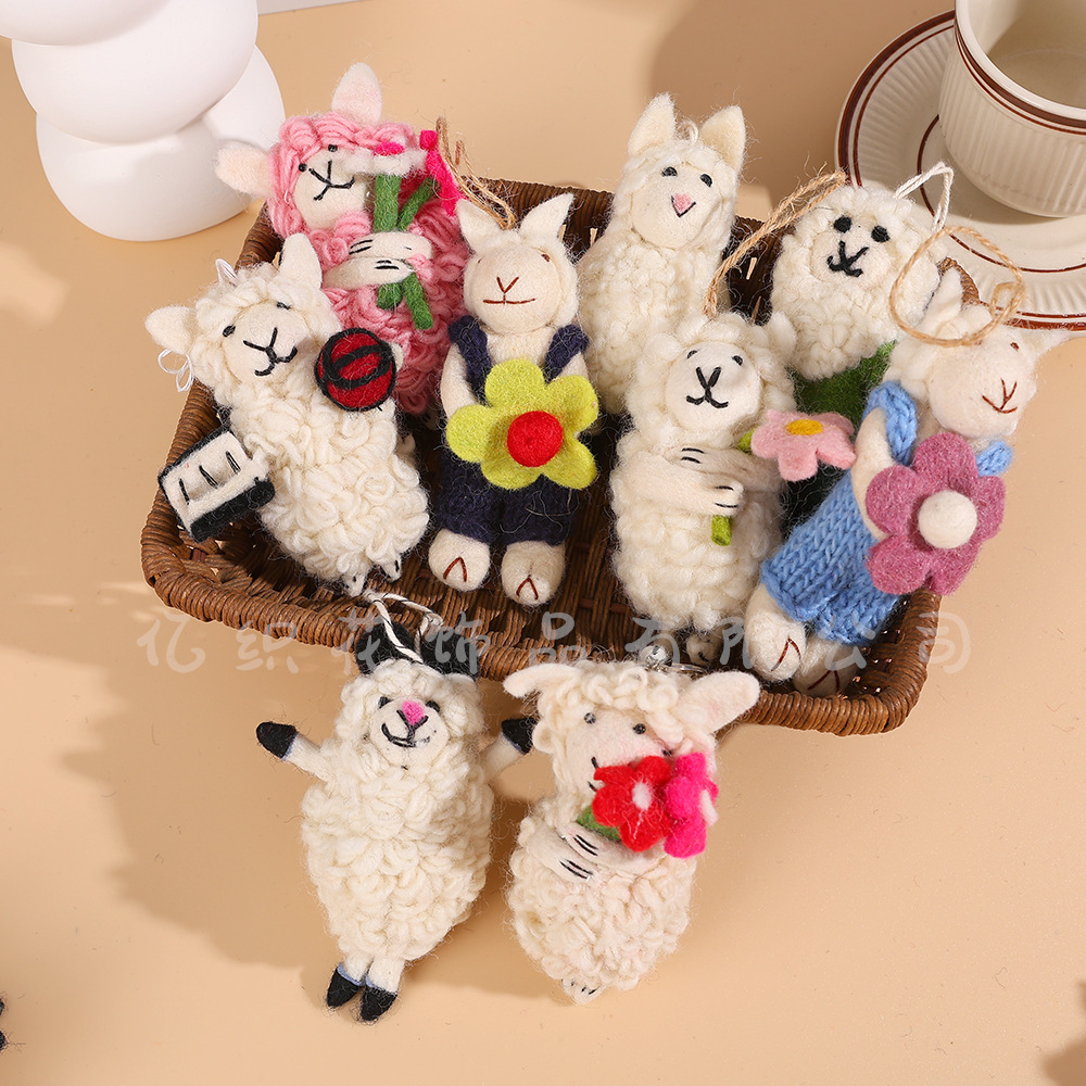 The new miu series of pure handcrafted wool felt pendants, graduation season accessories, keychains and bag accessories details Picture
