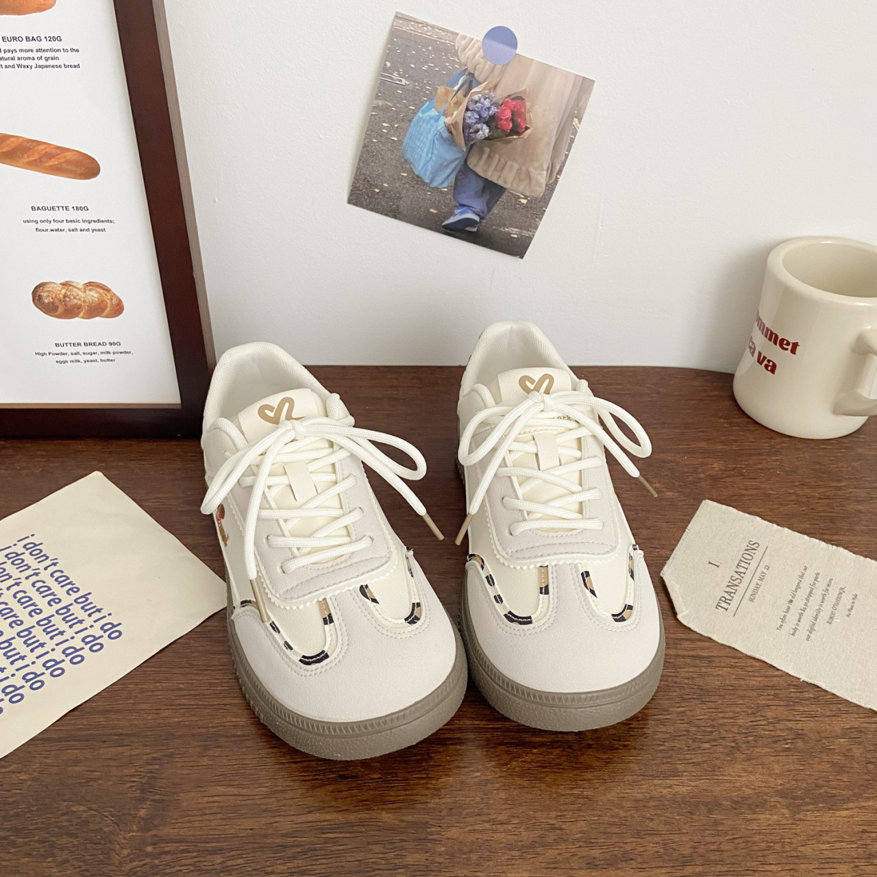 运动休闲鞋实物图