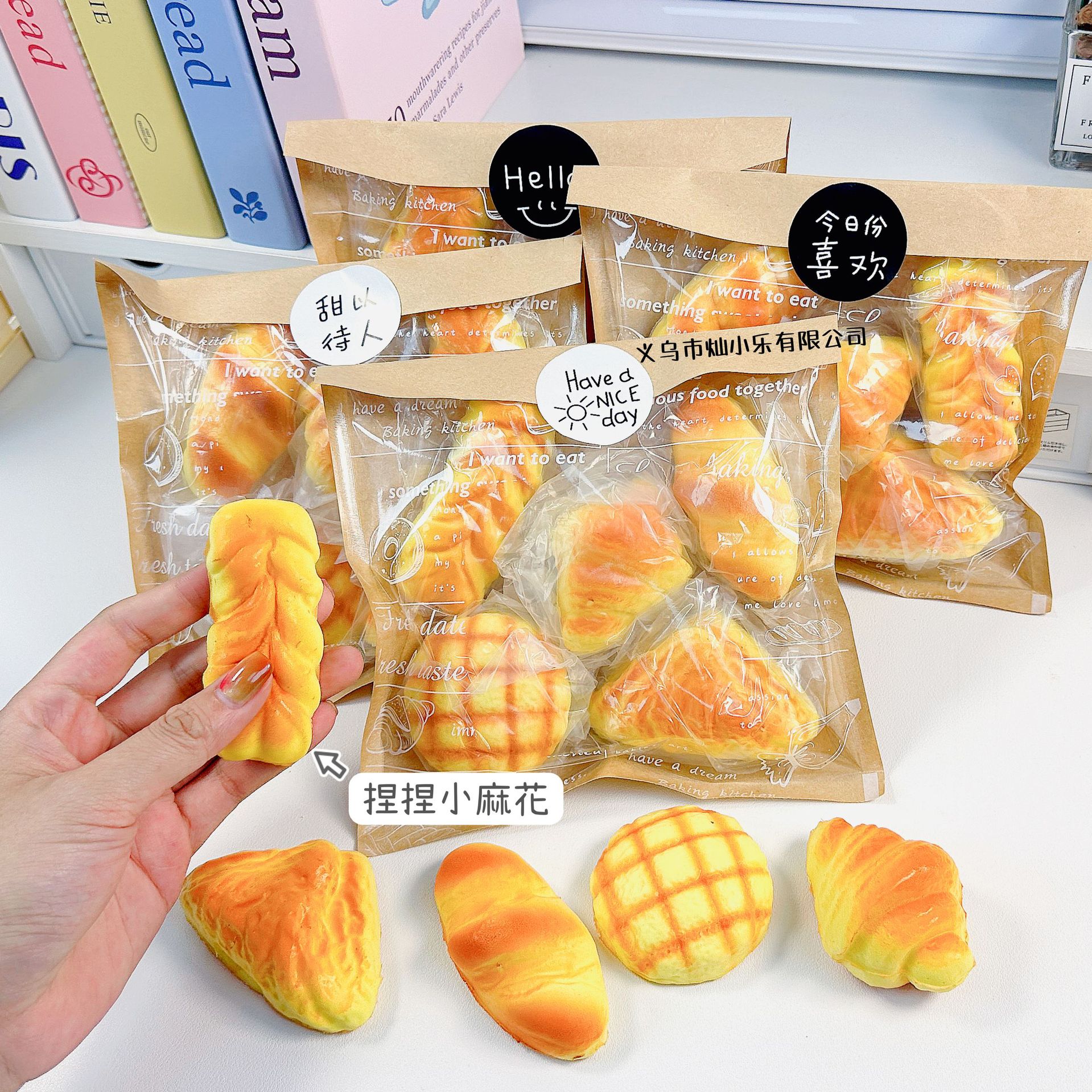 Role-playing simulation food play bread venting tool, slow rebound fake food prop model details Picture