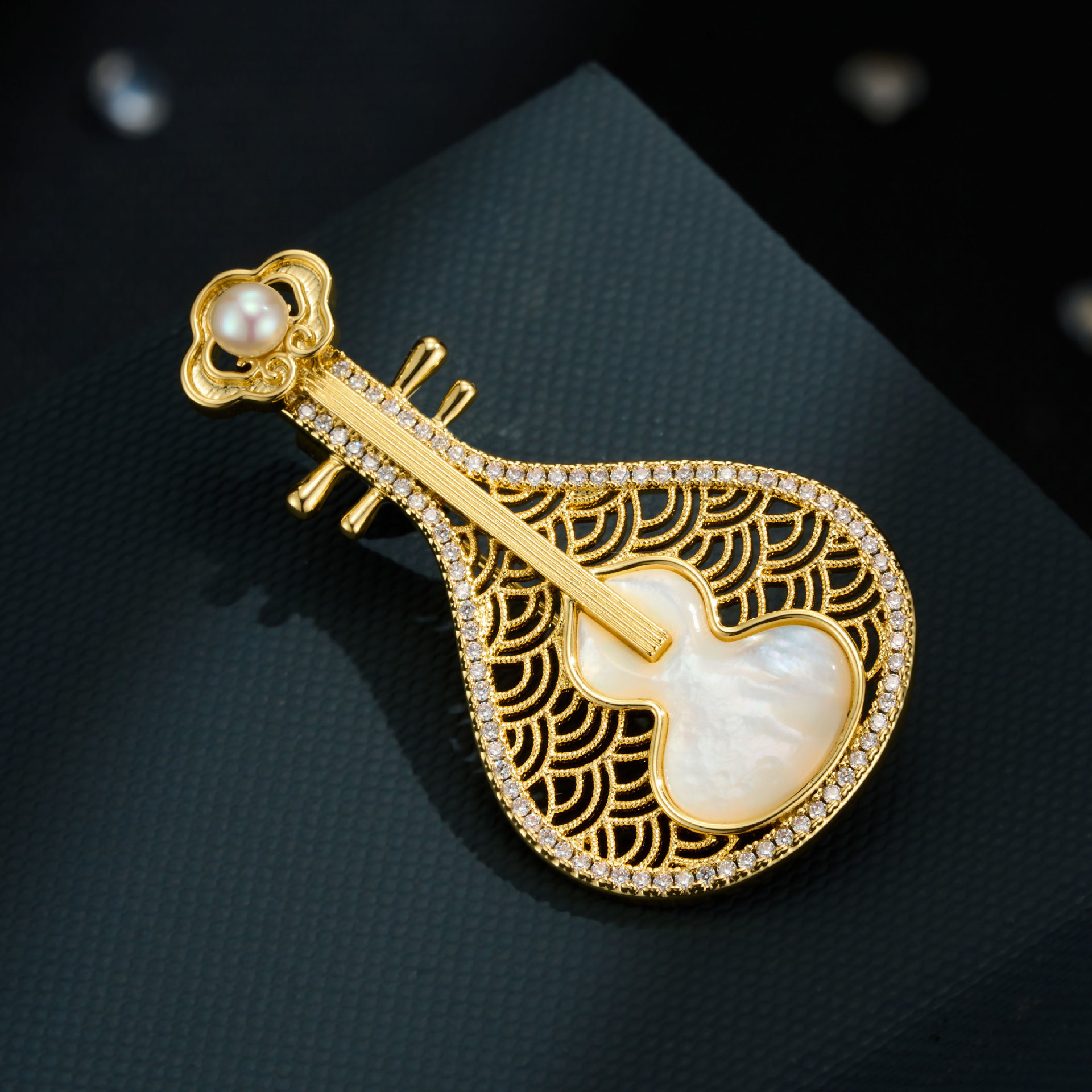 Fuente de fábrica nuevo chino laúd broche aleación de cobre oro real chapado con zirconia shell natural alto grado sentido mujer pin Fuente de fábrica nuevo chino laúd broche aleación de cobre oro real chapado con zirconia shell natural alto grado sentido mujer pin