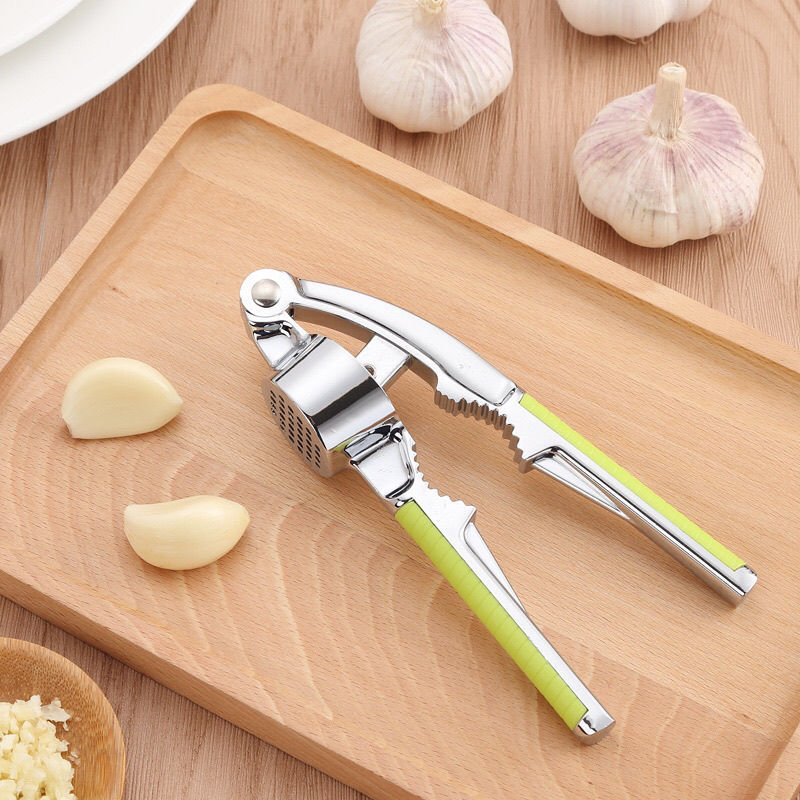 Stainless steel manual small garlic press for mincing garlic, kitchenware for pouring minced garlic, manual garlic press details Picture