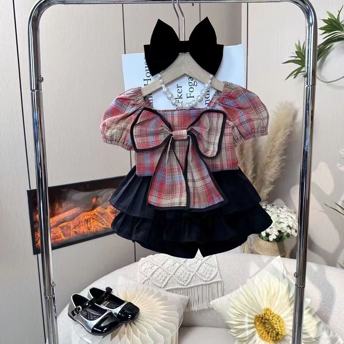 Girls' Summer Set 2026 New Children's short-sleeved T-shirt pleated skirt two-piece set, girls' culottes Cool summer outfit