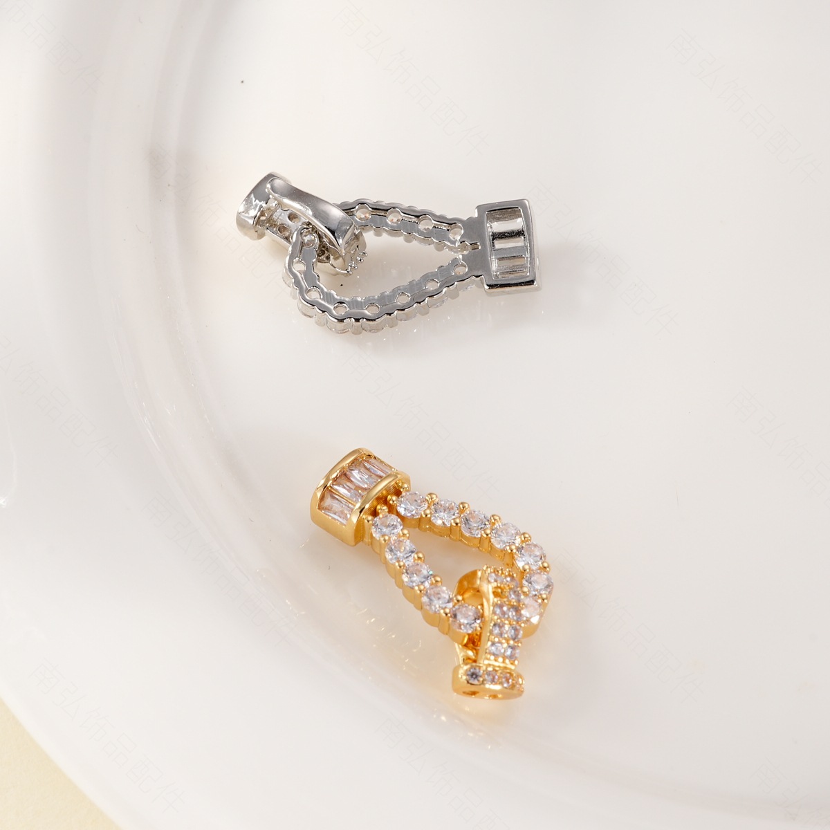 New 18k copper-plated real gold and zirconium-inlaid rope knot connection buckle, color-preserving and high-end style bracelet and necklace buckle DIY accessory details Picture