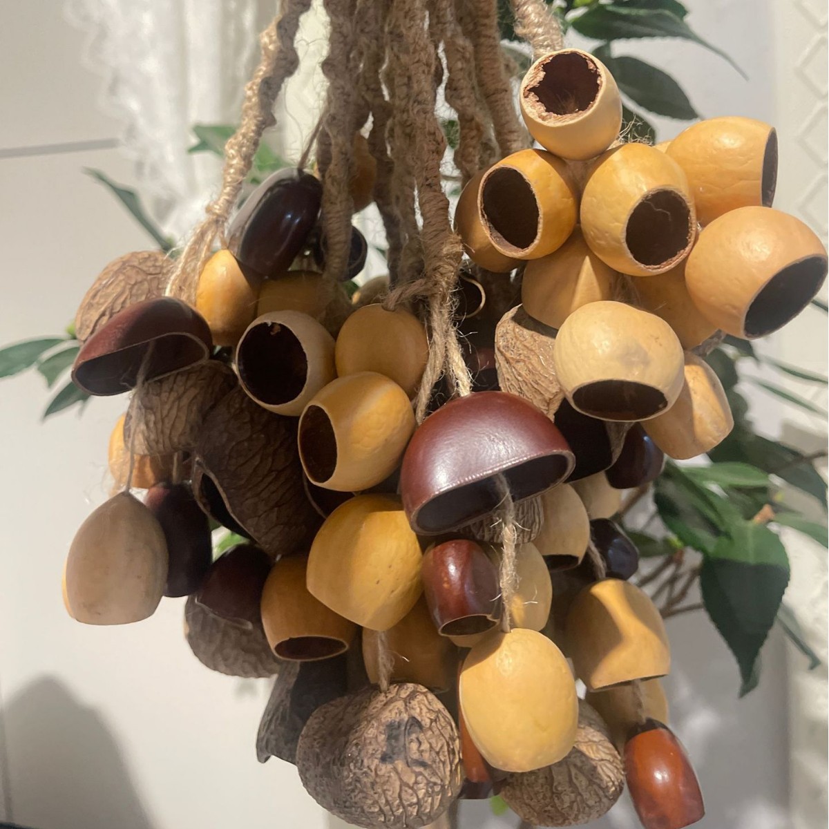 Indonesian fruit shell hand-cranked wind chime string pendant, yoga music accompaniment, fruit shell oleander pendant, birthday gift details Picture