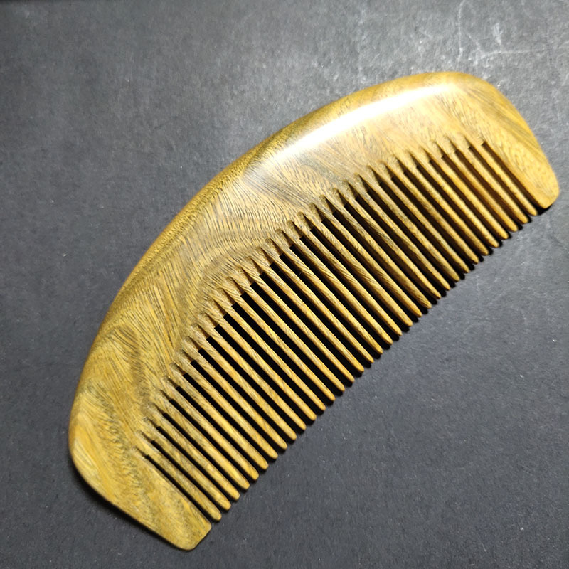 泾县绿檀木梳子13公分月梳按摩经络分月木梳批发绿檀木梳子批发产品图