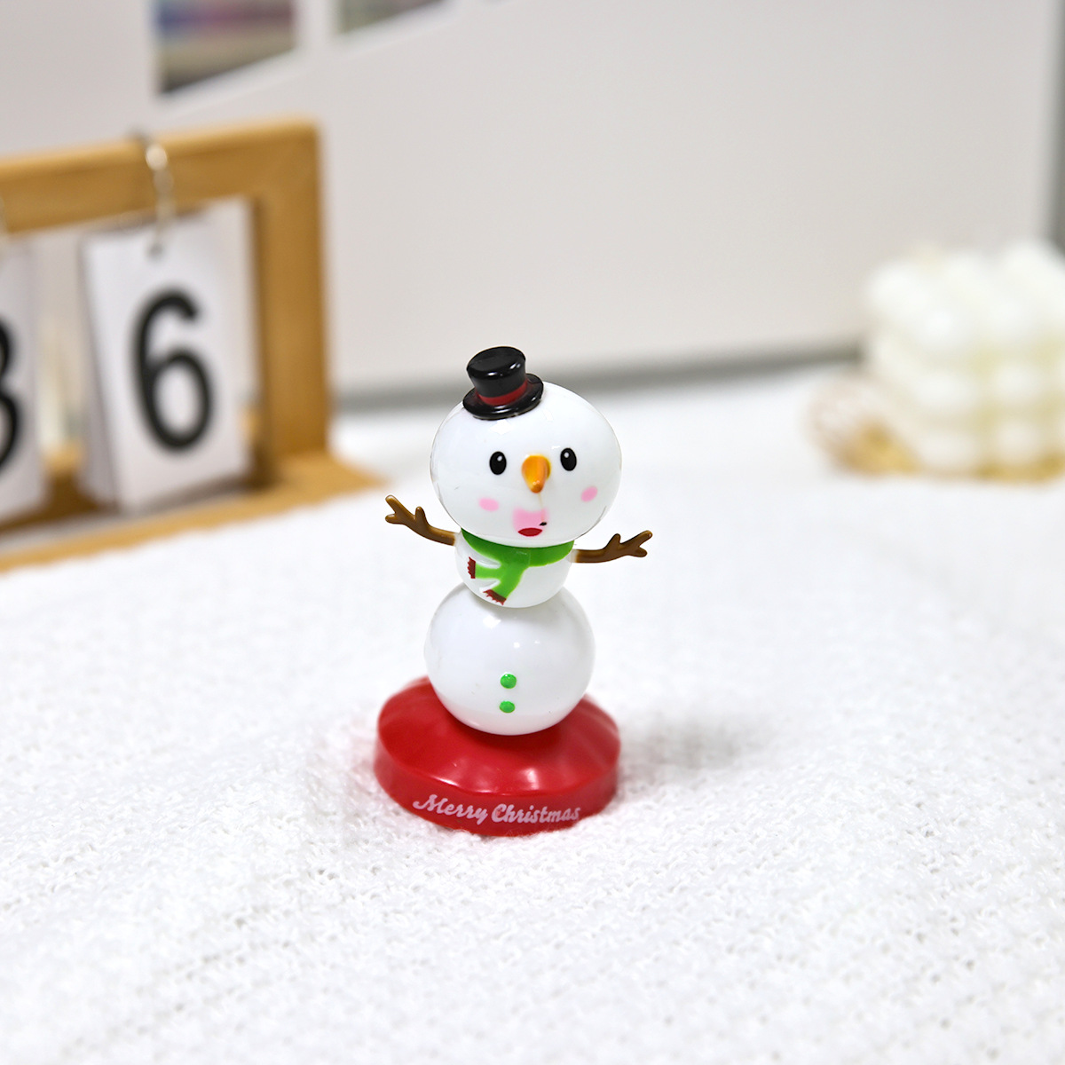 Christmas solar-powered automatic shaking dolls and Christmas solar-powered swinging shaking dolls are available for wholesale and consignment Application Scenario