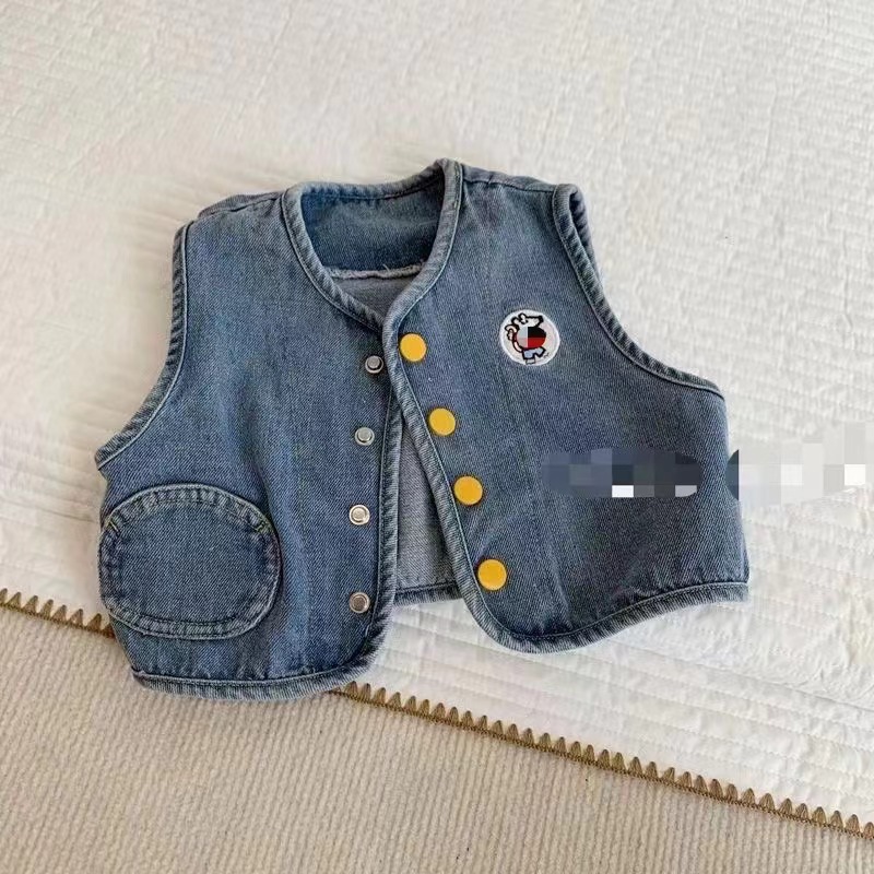 For boys and girls, spring and autumn children's vests are stylish and versatile denim vests. For infants and toddlers, girls' jackets and waistcoats are trendy
