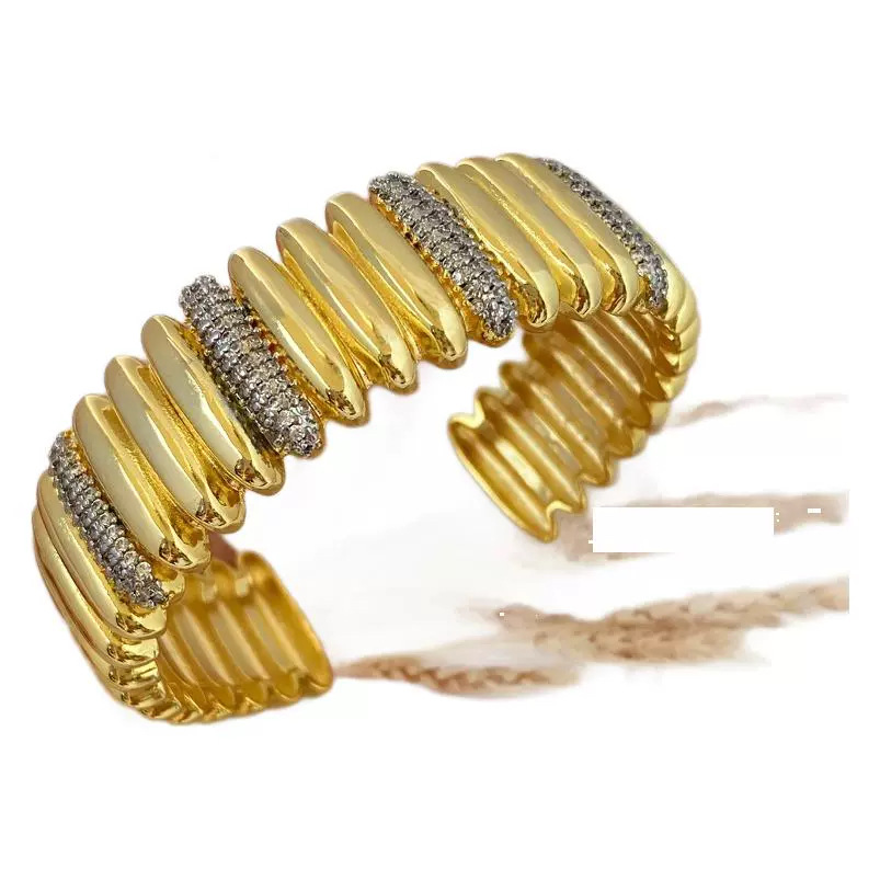 New cross-border joint ring bracelet from Europe and America, with a light luxury and individual design sense, wide surface and two-color electroplated set Item Picture