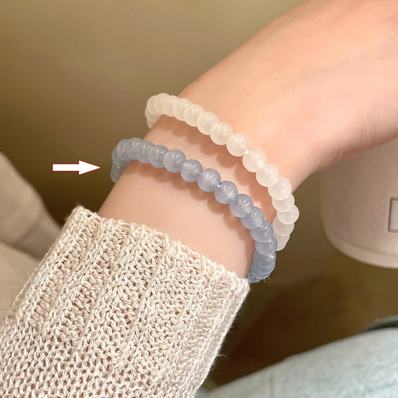 French irregularly shaped pearl bracelet for women, a niche, light luxury, exquisite and fashionable golden half bracelet accessory details Picture