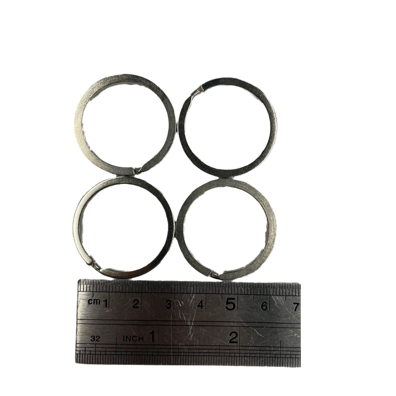 Factory stock of 32mm stainless steel key rings. Customized sizes available. Wholesale of flat rings for office and household use Specification drawing