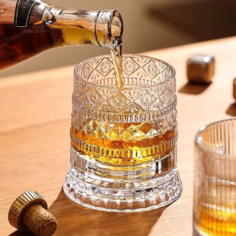 Influencers europeo ligero lujo 360 grados giratorio descompresor diamante estrella cristal copa de vino rojo copa de whisky copa de vino de mar details Picture