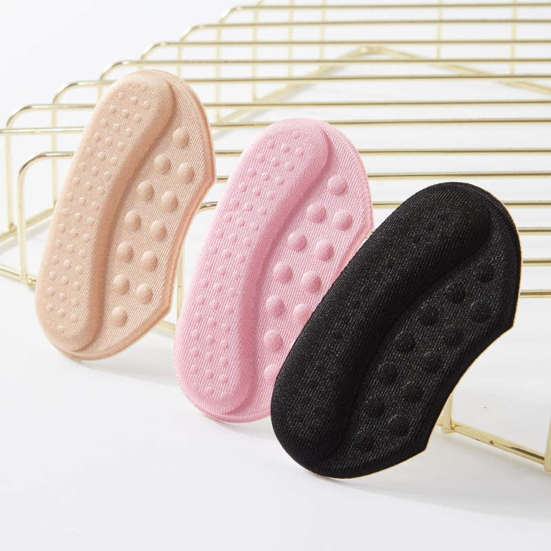 The heel patch on the back of sports shoes has been greatly reduced for both men's and women's shoes. It's a great tool to prevent heel dropping and rubbing. The shoe patch can adjust the shoe size by half a size Application Scenario