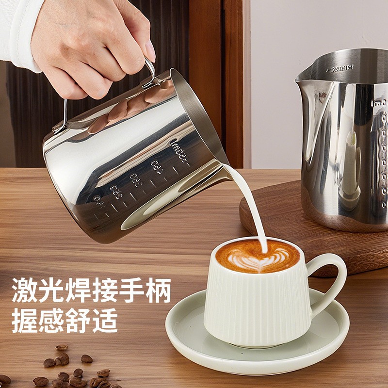 Stainless steel coffee cups, pointed spout latte art jars, coffee latte art cups, Italian fancy milk foam cups, milk cans, slanted milk jars, stainless steel latte art cups, coffee utensils, coffee supplies, milk foam cups, cappuccino