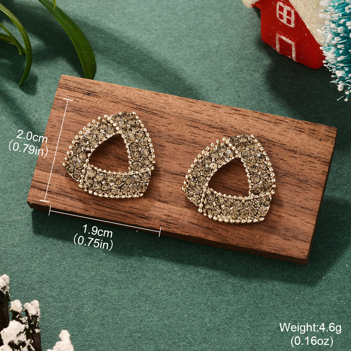 Christmas-themed earrings, fashionable, creative and exquisite, new European and American style, simple and light luxury, autumn and winter earrings wholesale Application Scenario