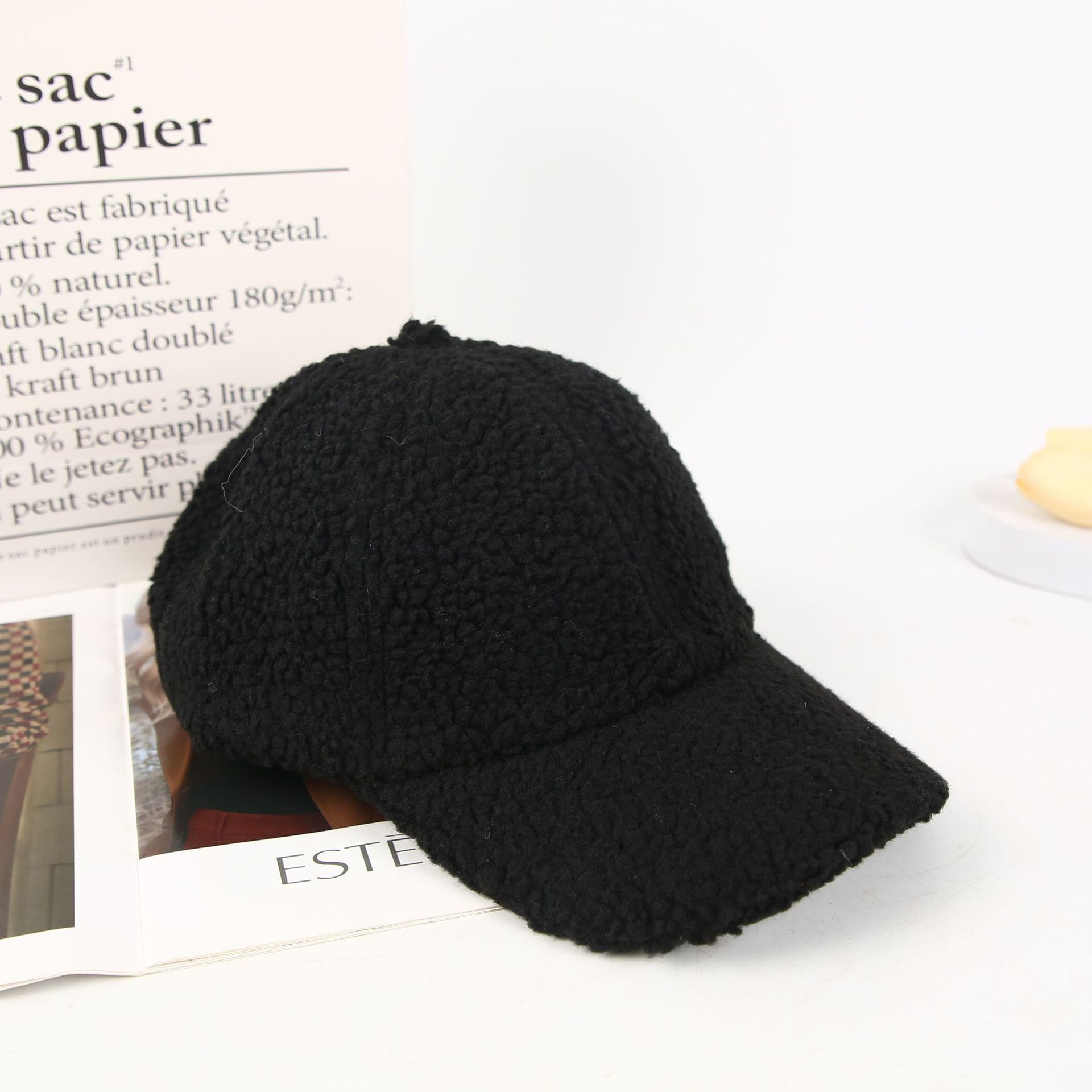 Korean-style simple and elegant lambskin baseball cap, glossy baseball cap, Maillard color winter cap Item Picture