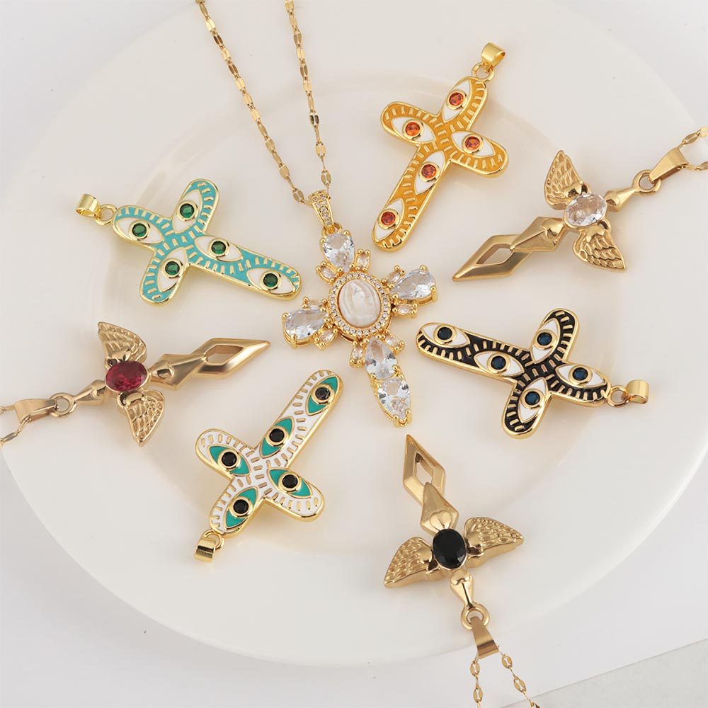 A new cross-border cross-shaped zircon 18k gold necklace with a unique, light luxury and high-end feel, a versatile pendant accessory necklace Application Scenario