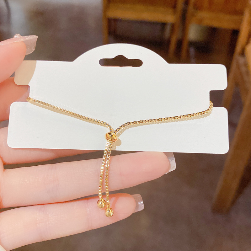 The diamond-encrusted waist bracelet is a unique and feminine design with a simple and cold retro style. It's a fashionable accessory for your best friend Application Scenario