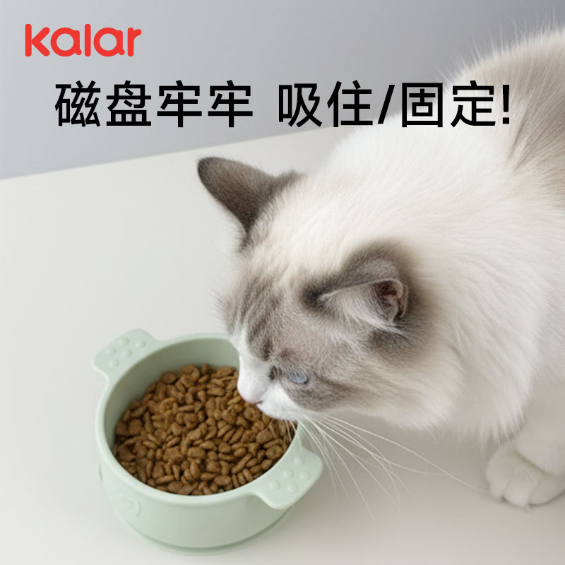 The slow food bowl is designed to prevent choking and overturning. It is a special silicone food basin and water bowl for pets such as dogs and cats. It can be hung in the air for licking details Picture