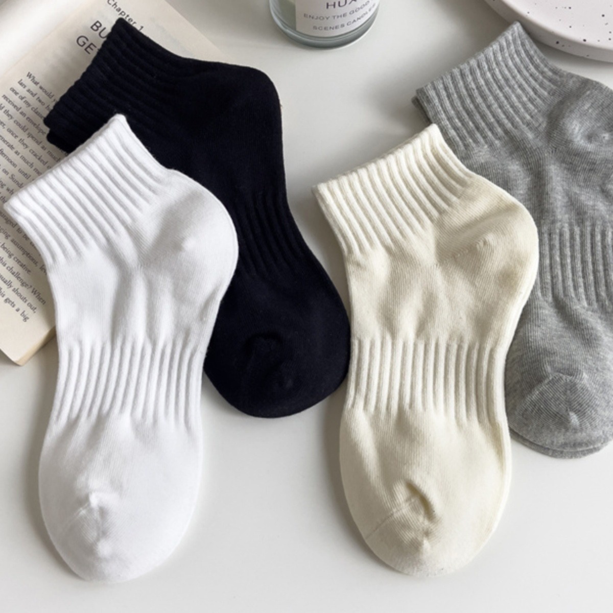 Boneless sewn socks solid color short socks spring and summer solid color simple black and white short leg versatile student cotton socks College socks details Picture