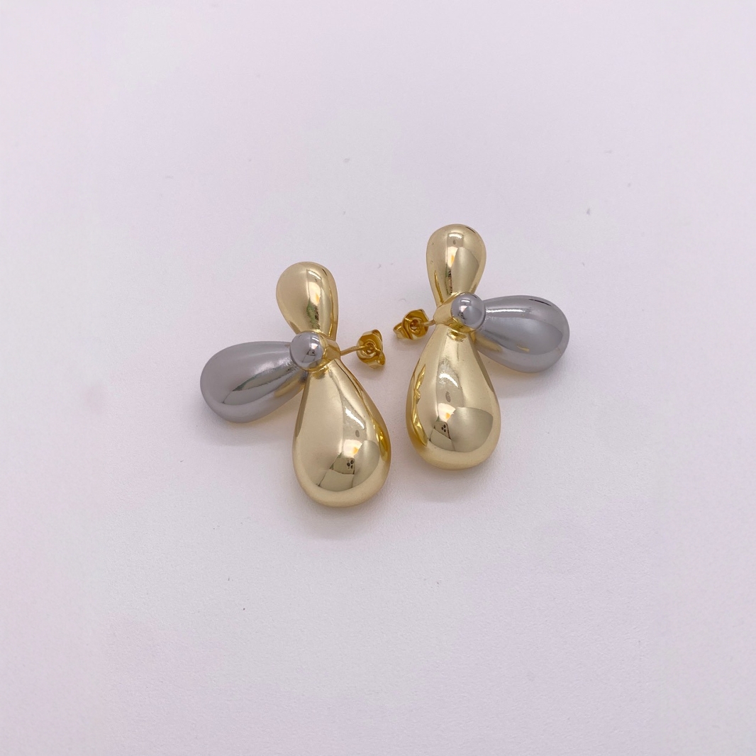 European and American style popular two-tone gold earrings, 18K gold electroplated, fashionable, simple and elegant earrings for women details Picture