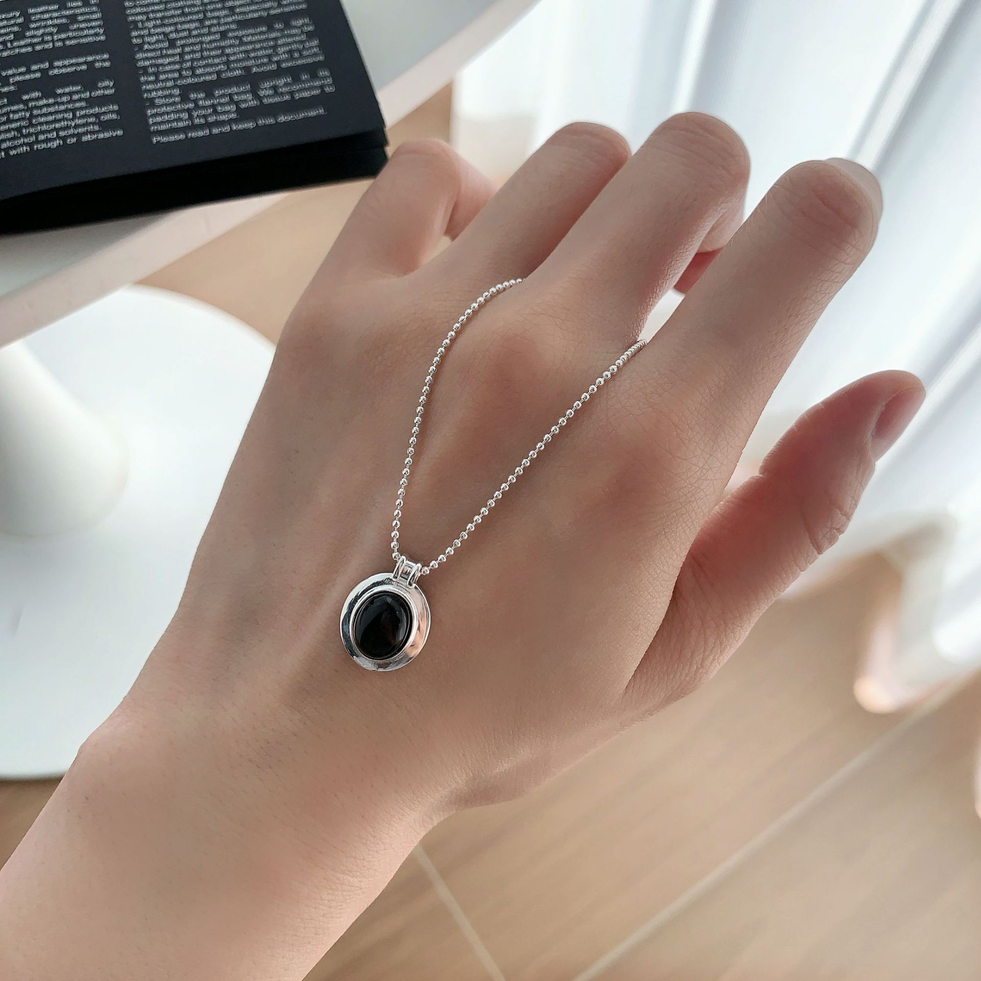 Autumn and Winter S925 sterling silver 11.15 French vintage retro style black agate oval necklace, women's Instagram cold style collarbone chain Application Scenario