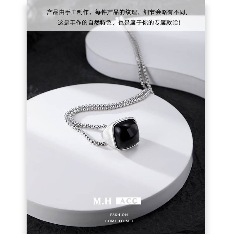 Obsidian pendant necklace, simple and cold style for women, sweater chain, versatile and stylish, and a niche silver collarbone chain on Instagram Application Scenario
