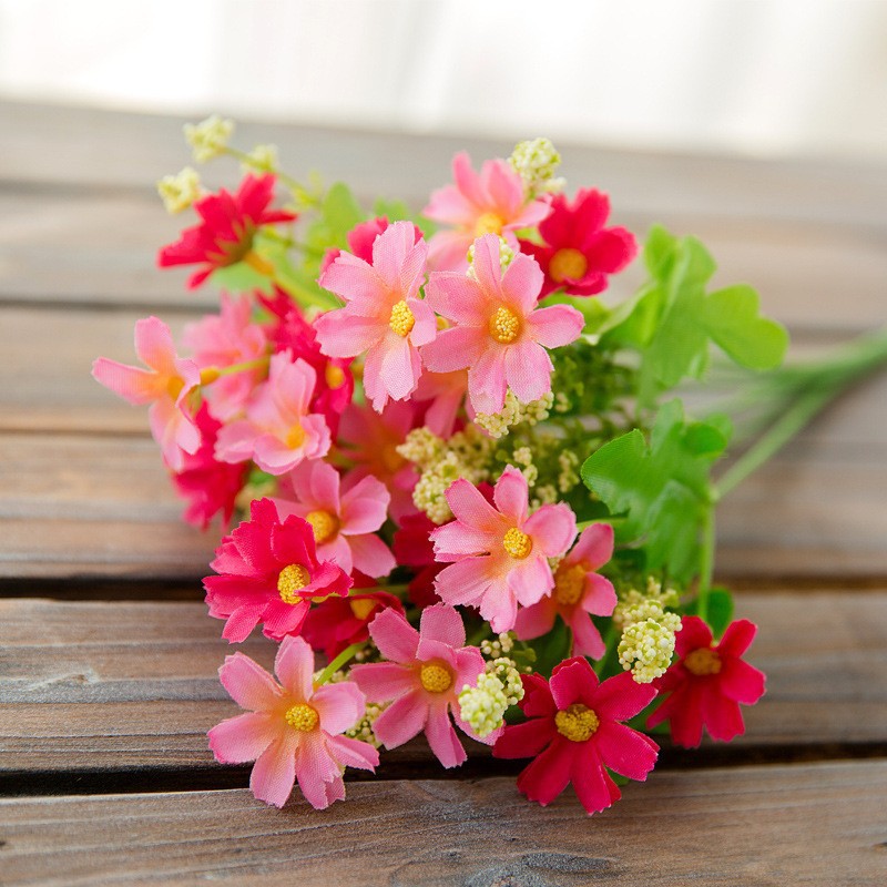 Wholesale of simulated artificial jumping chrysanthemums, 7-pronged daisies, garden and home flower arrangements, decorative items, silk flowers, artificial flowers and plastic flowers Application Scenario