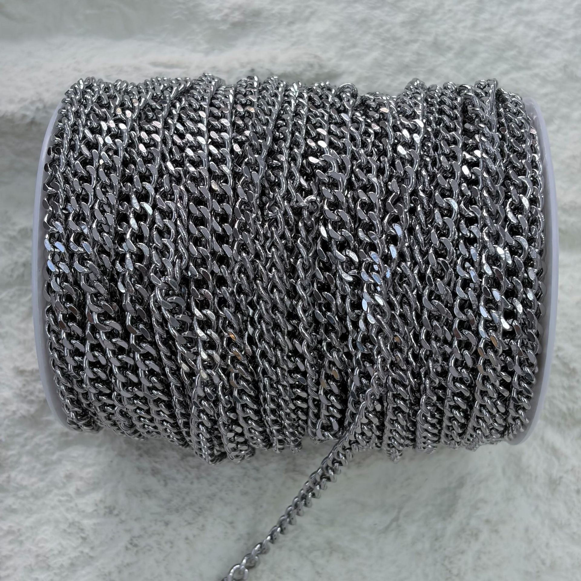 Stainless steel Cuban chain semi-finished products, color-preserving titanium steel diy necklace and bracelet raw materials, jewelry accessories, roll packaging details Picture