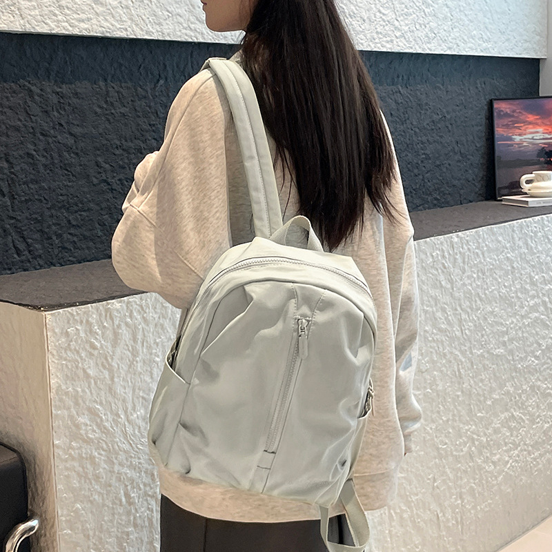 Mochila de nylon portátil a prueba de agua mochila escolar para viajes al aire libre de las mujeres mochila de alta capacidad de escalada details Picture