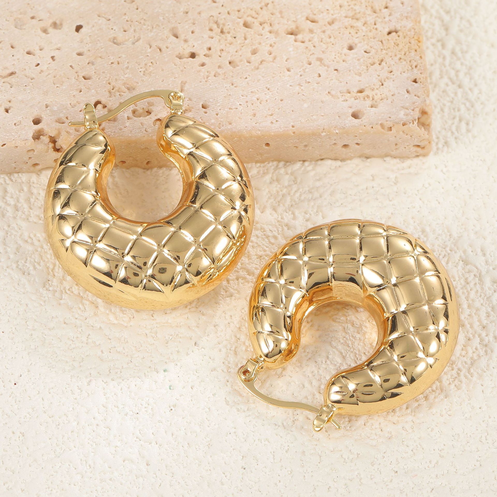 New European and American cross-border copper-plated 18k gold stud earrings women's jewelry, versatile earrings, women's personality, factory wholesale earrings for women