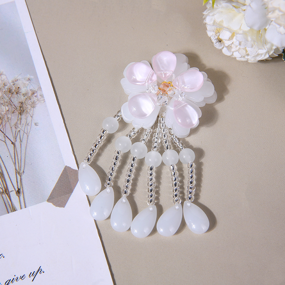 Factory wholesale of hand-stitched beaded fabric, crystal pendants, tassels, corsages, semi-finished wedding shoes, shoe tips, clothing and accessories Specification image