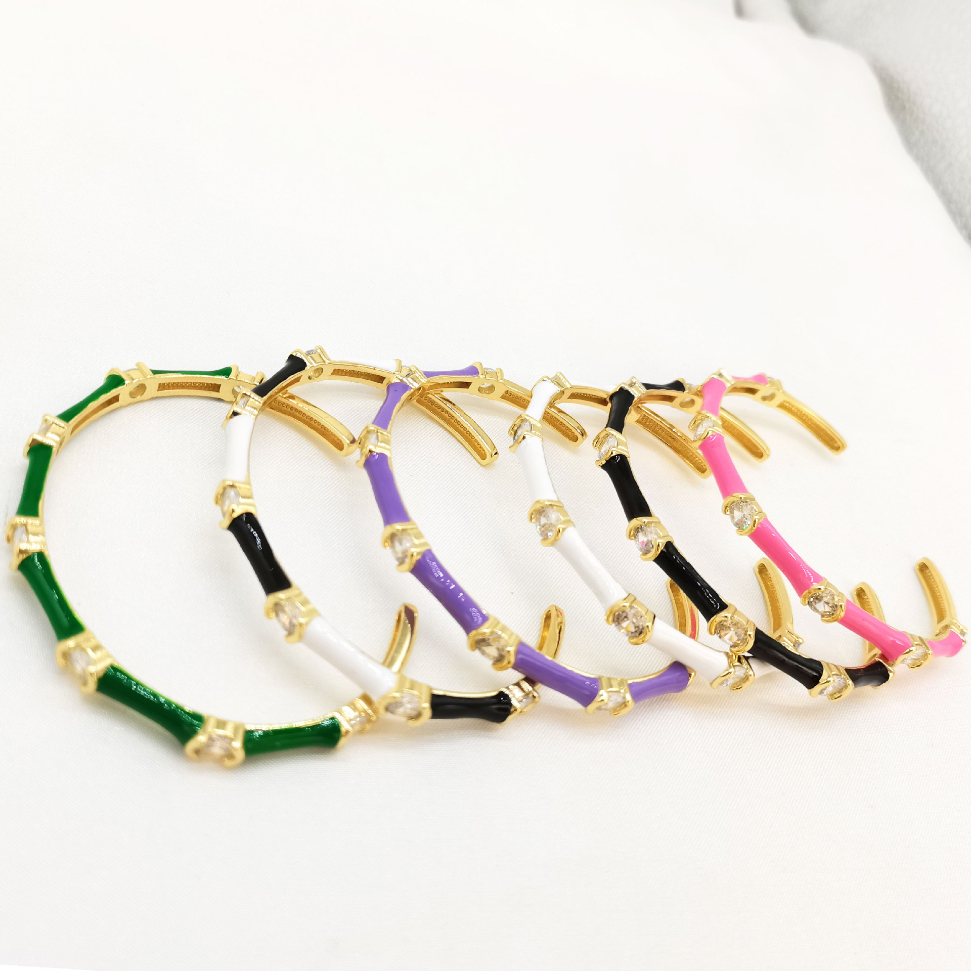 European and American cross-border jewelry, multi-color oil-dripping joint bracelet, women's fashion INS bracelet, retro set bracelet Application Scenario