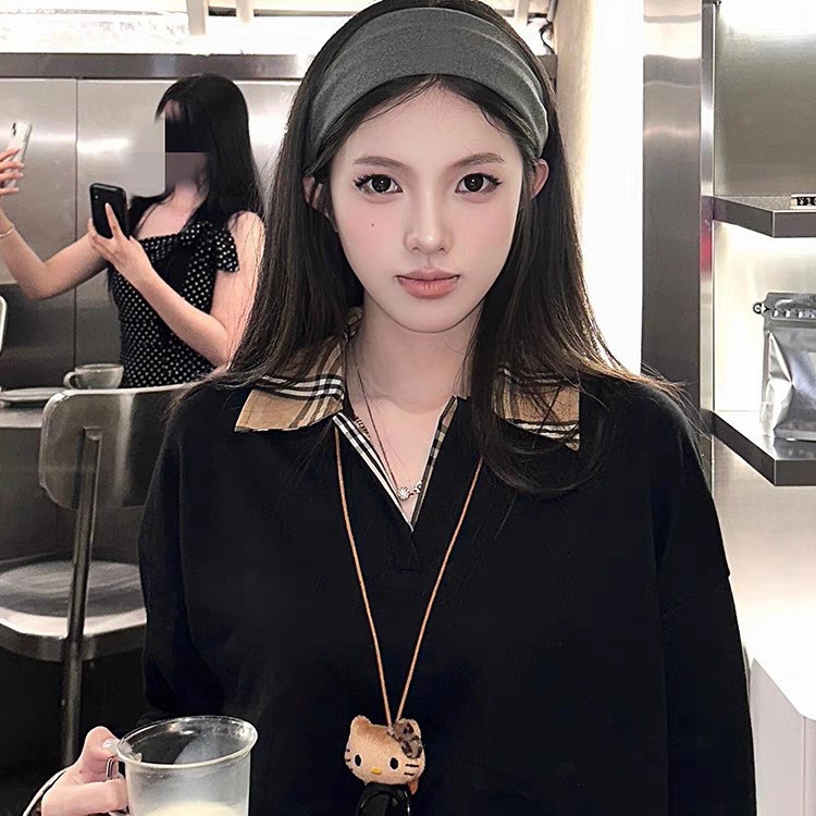 The wide-brimmed headband for women, featuring a high-end grey knitted headband with a wide headband accessory, is the same style as the one worn by the Instagram blogger Specification image