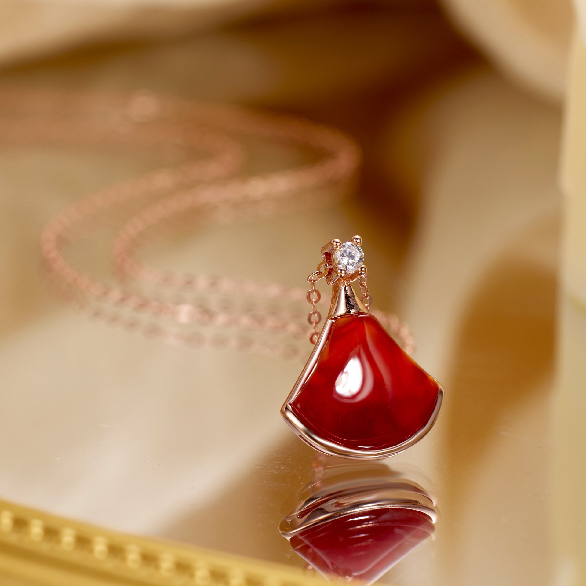 S925 silver little dress necklace, white shell red agate pendant, little dress necklace, women's counter gift, Qixi Festival present Specification image
