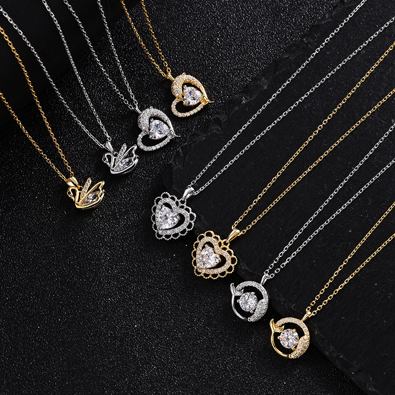 Zhuoheng Zhenxuan s925 Pure Silver Clover Necklace with micro-inlaid zircon, exquisite and compact design, fashionable little dress necklace for women Application Scenario