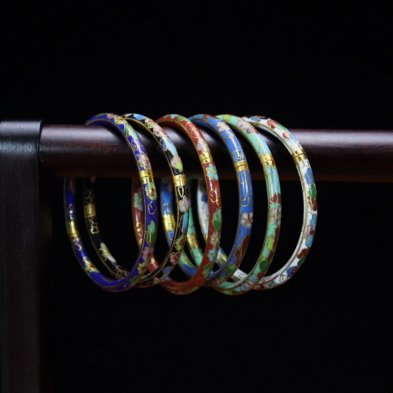 Beijing Cloisonne vintage collectibles, classical ethnic style copper body cloisonne enamel jewelry, gold base open bracelet Application Scenario