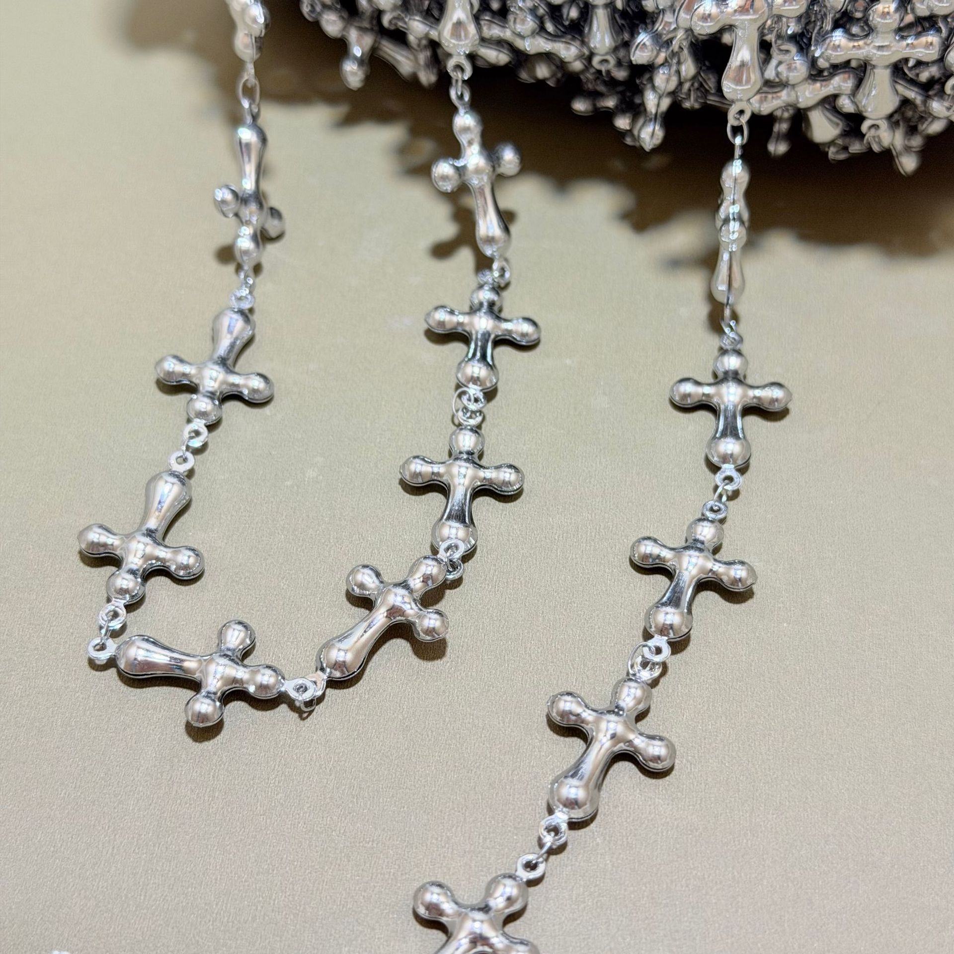 Wholesale of retro three-dimensional cross metal chains, DIY trouser chains, clothing decoration chains, handcrafted accessories and semi-finished product chains Specification image