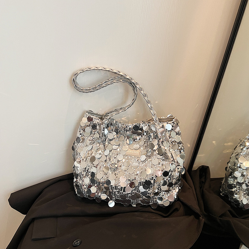 Cross-border sequin bag, large sequin personalized tote women's bag, niche design, single-shoulder armpit bag, single-shoulder crossbody bag, commuter bag, handbag, hand-held bag, fringed women's bag, handbag, sequin bag Application Scenario