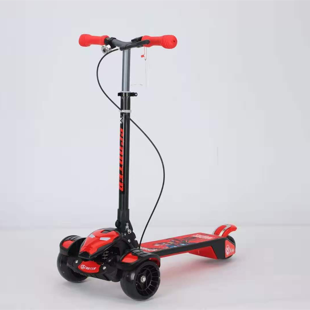 s2q Super High and Large scooter for children aged 3-6, 12-18, with three and four wheels, flashing music, boys and girls, toy sliding Application Scenario