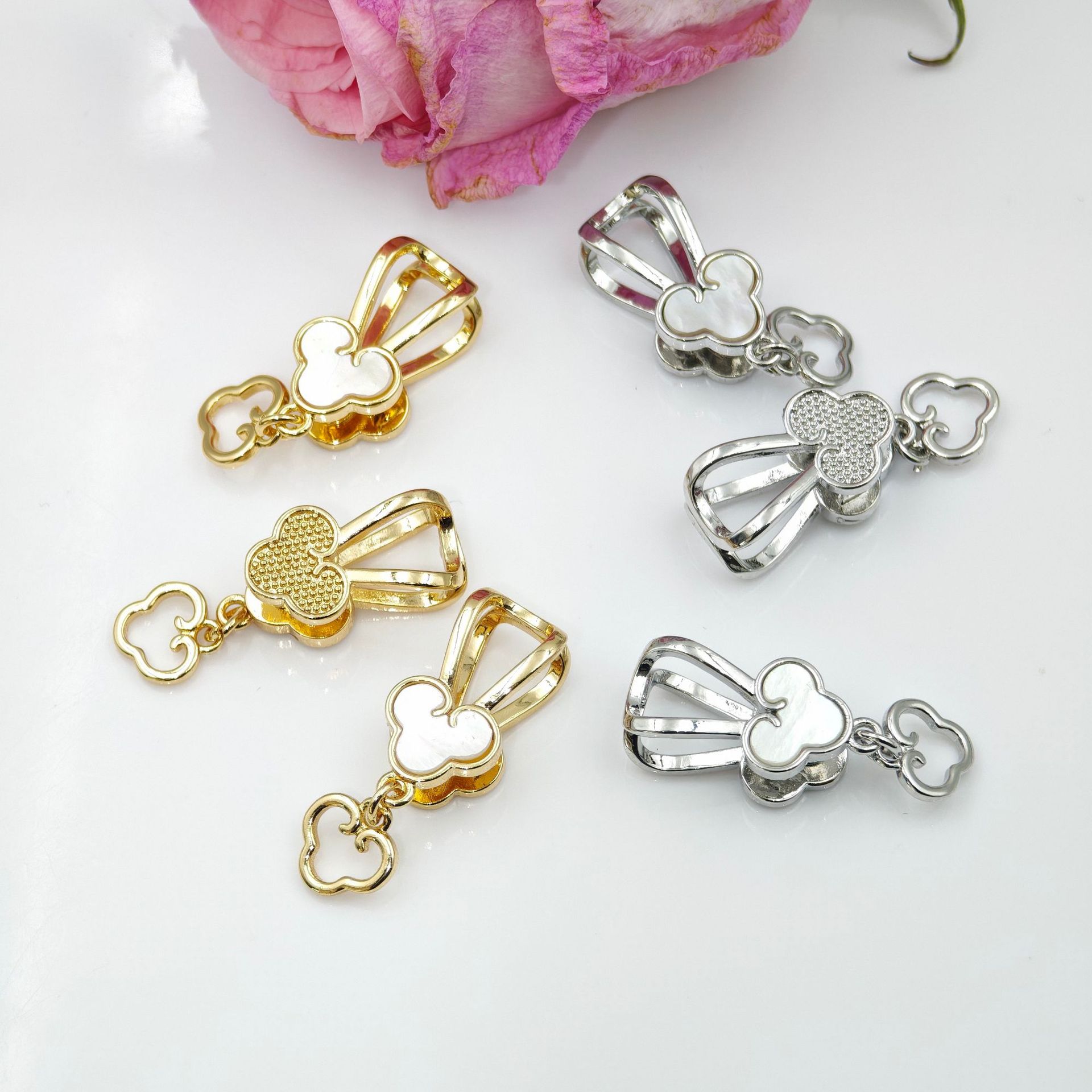 Pearl necklace clasp, Xiangyun shell clip clasp, spring elastic press clasp, handcrafted end clasp, sweater chain diy accessories Application Scenario