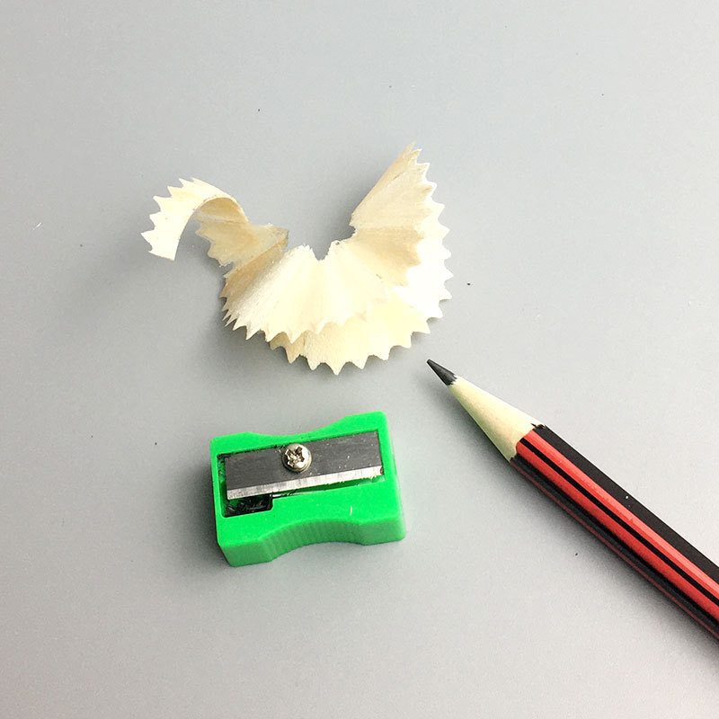 Qianhui Plastic square small pencil sharpener, pencil sharpener, pencil sharpener, student and children's stationery pencil sharpener Application Scenario