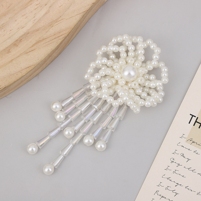 Handmade three-dimensional pearl sunflower ribbons, beaded tassels, headwear, brooches, clothing accessories, crystal pendants, shoes, hats and accessories Application Scenario