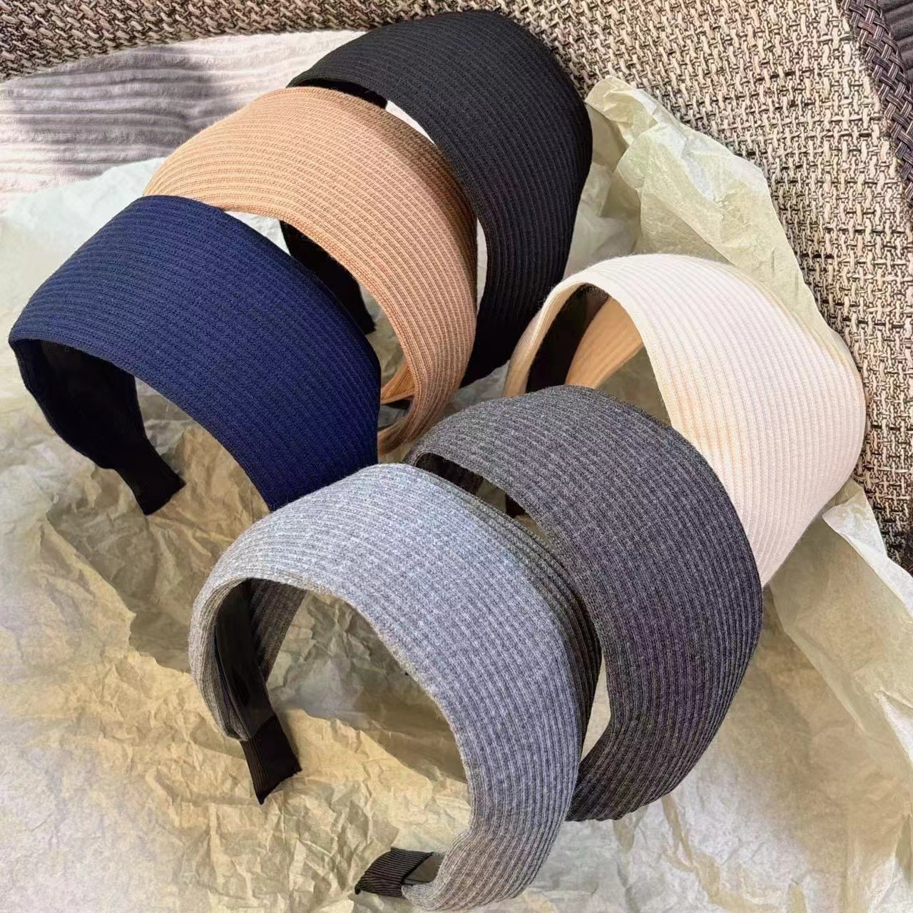 This Korean-style knitted hairband, which is the same as the popular ones, is a high-end headwear with a wide band for women's fitness and sporty style