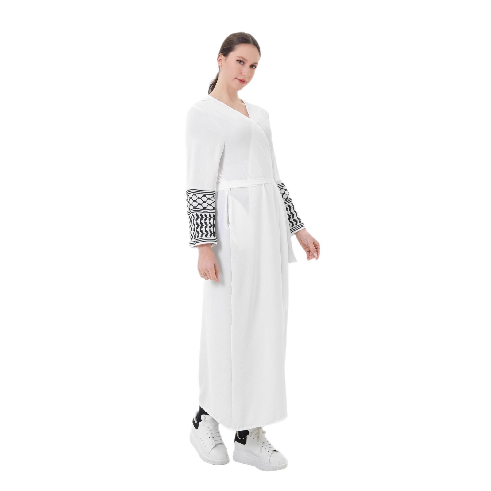 Loriya2025速卖通迪拜中东土耳其精美刺绣开衫长袍白底实物图