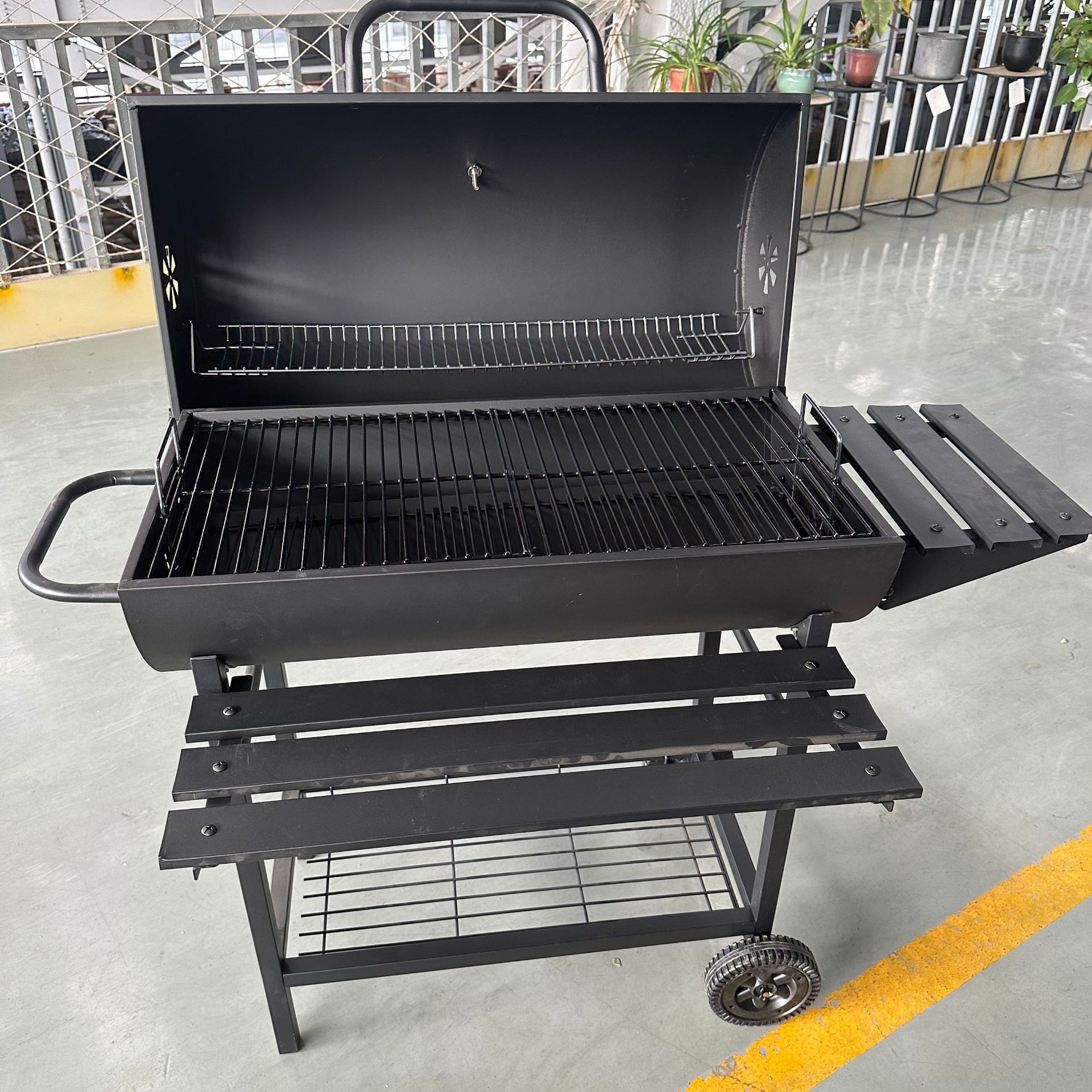 Direct supply from the manufacturer of household charcoal barbecue grills, outdoor portable barbecue racks, large barbecue grills, and courtyard barbecue plates
