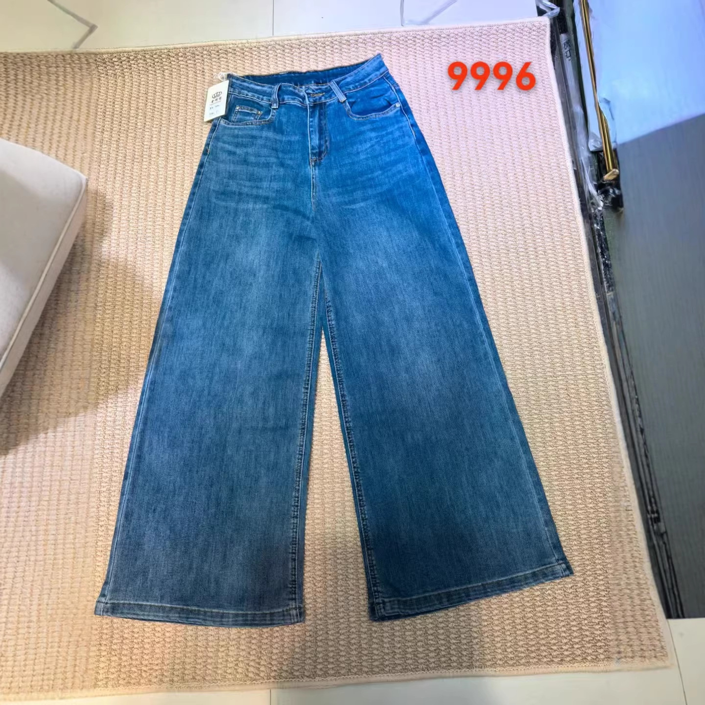 Supplying Guangzhou Thirteen Factories 2026 Spring vintage jeans, early autumn new Korean-style small nine-inch wide-leg pants Application Scenario