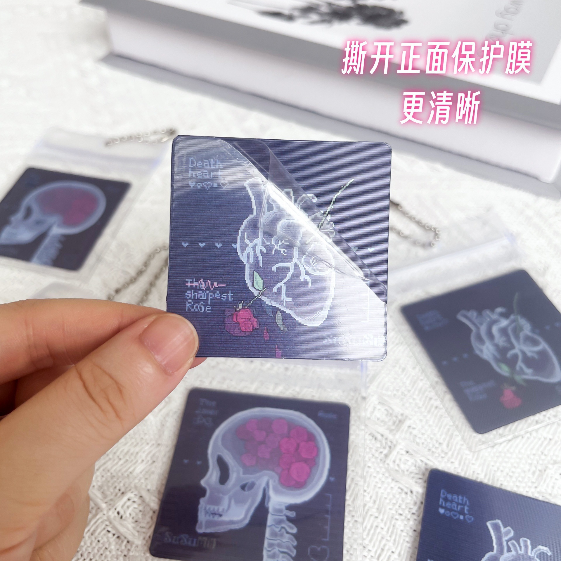 蔷薇骷髅光栅卡蔷薇像素风仿CT复古胶片多变光栅卡情侣礼物挂件细节图